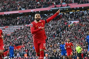 Hạ gục Chelsea, Liverpool đòi lại ngôi đầu bảng Premier League